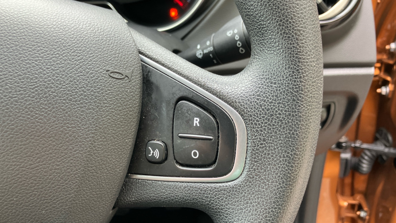 Renault Captur 0.9 TCE 90 Play 5dr Petrol Hatchback